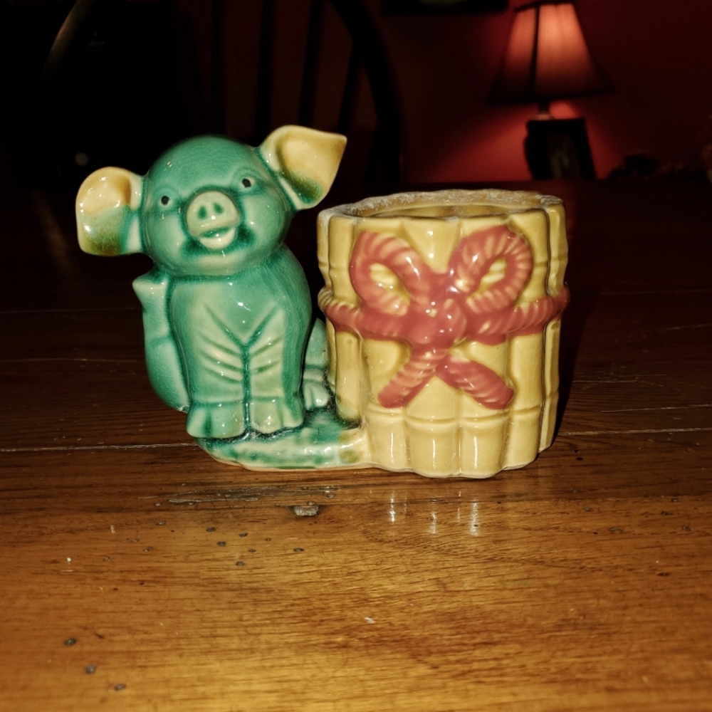 Vintage pig and barrel planter